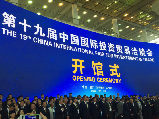 仟億達(dá)831999參加中國(guó)投資貿(mào)易洽談會(huì)，董事長(zhǎng)鄭兩斌受到廈門電視臺(tái)采訪