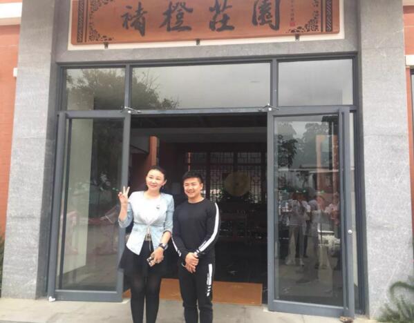 仟億達集團總裁(左)與型動體育始人、奧運陳一冰(右)